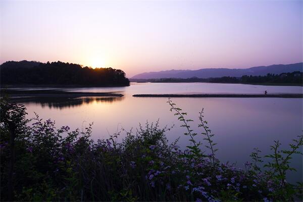 8.湖光山色